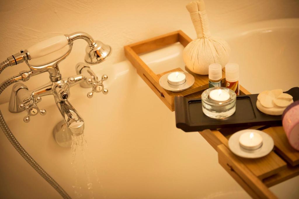 The Grange Bed & Breakfast เซนต์ออสเทลล์ ภายนอก รูปภาพ
